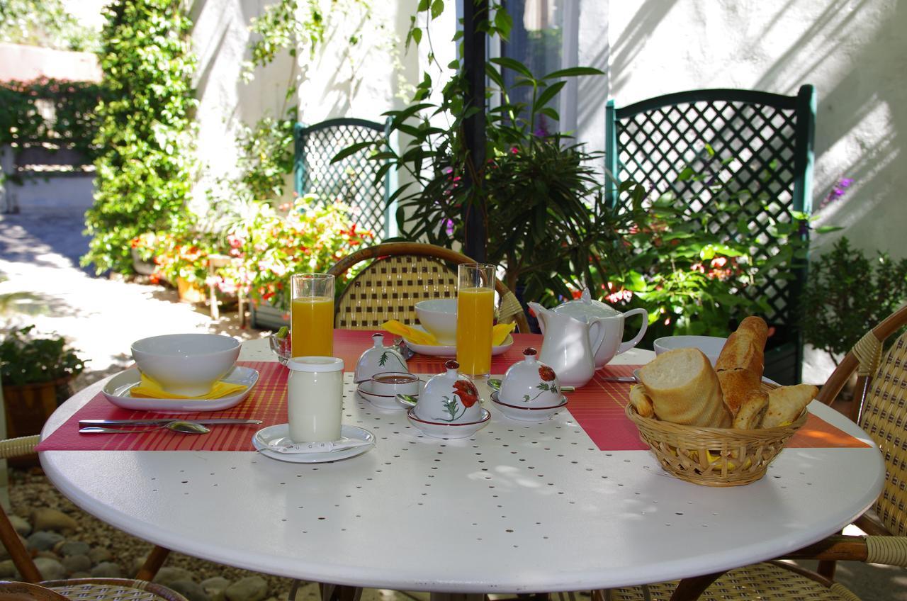 Hotel La Tour Des Fees Quissac  Kültér fotó