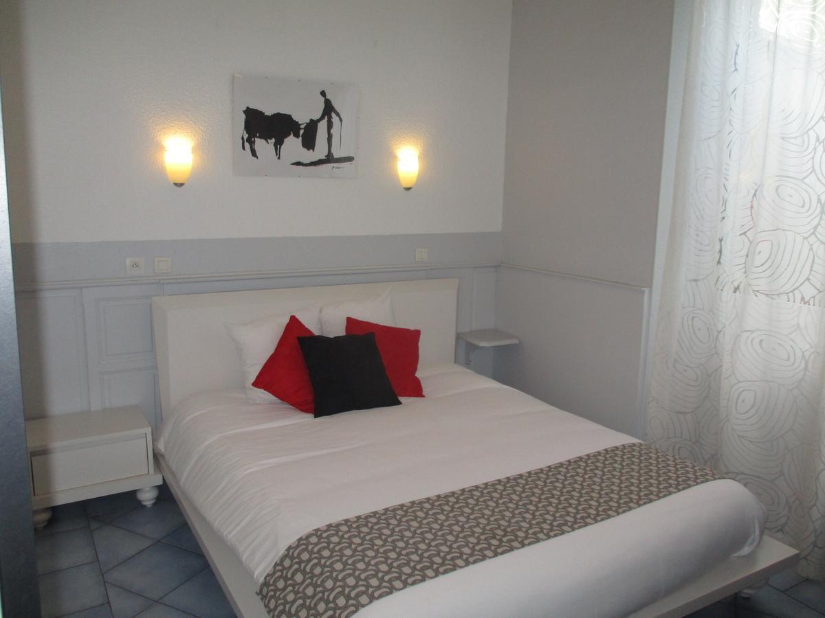 Hotel La Tour Des Fees Quissac  Kültér fotó